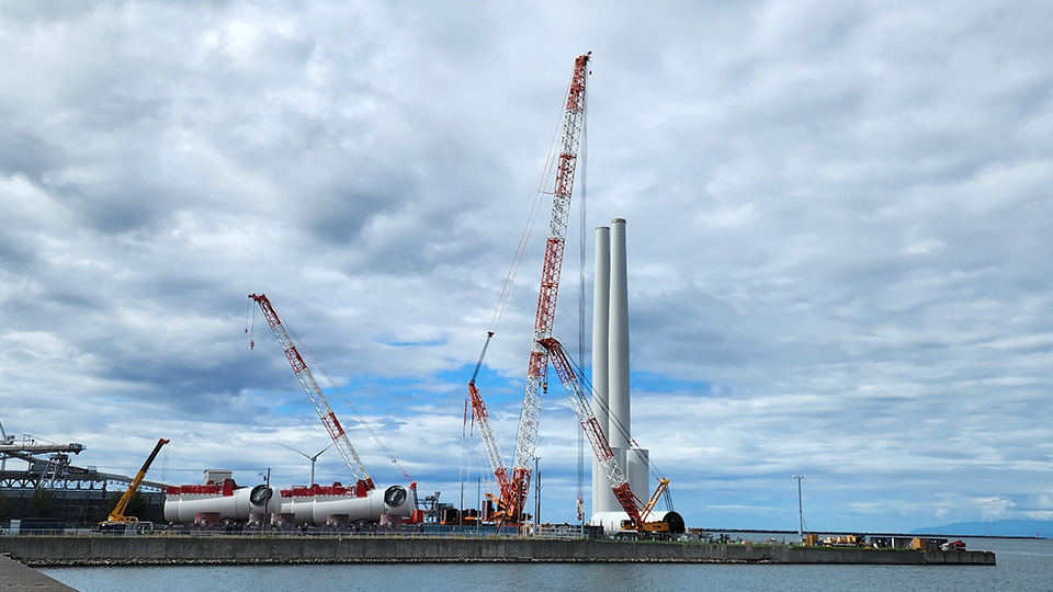 洋上風力発電施工の様子