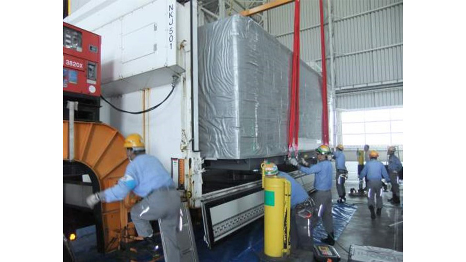 special vehicles with roofs that open and close