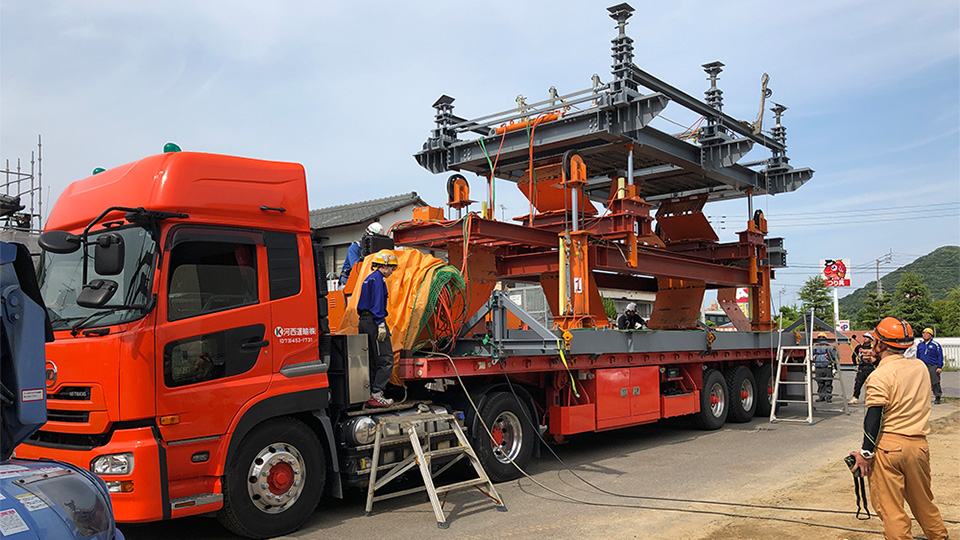 ジャッキシステムを使った施工の様子