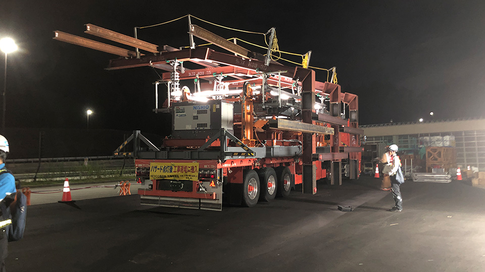 夜間も行われる試験施工の様子