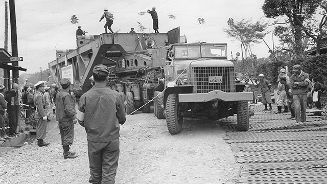 300トントレーラの画像