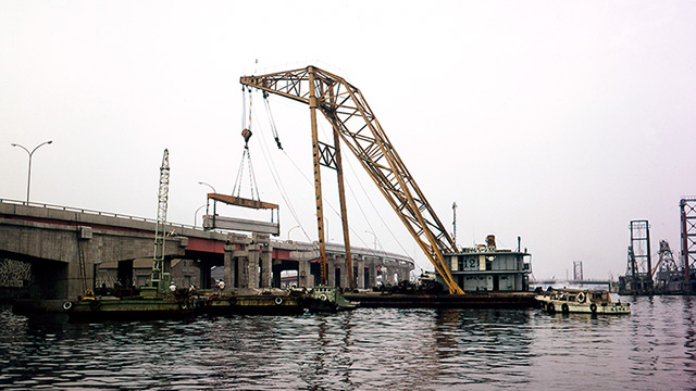 東京モノレール軌道架設工事の様子